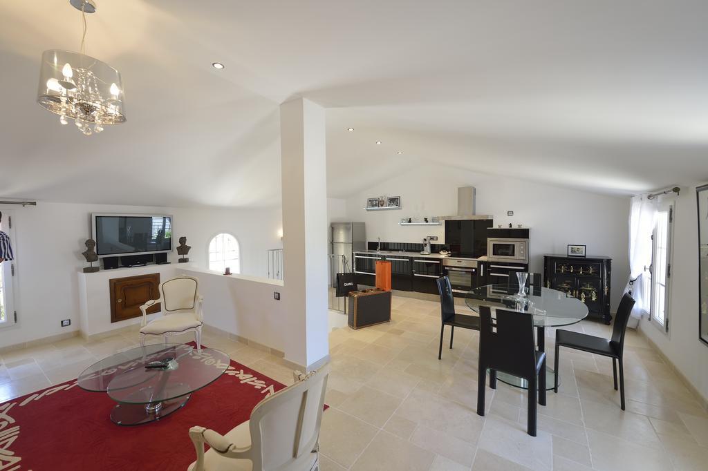 Chateau De La Clapiere Hyeres Room photo